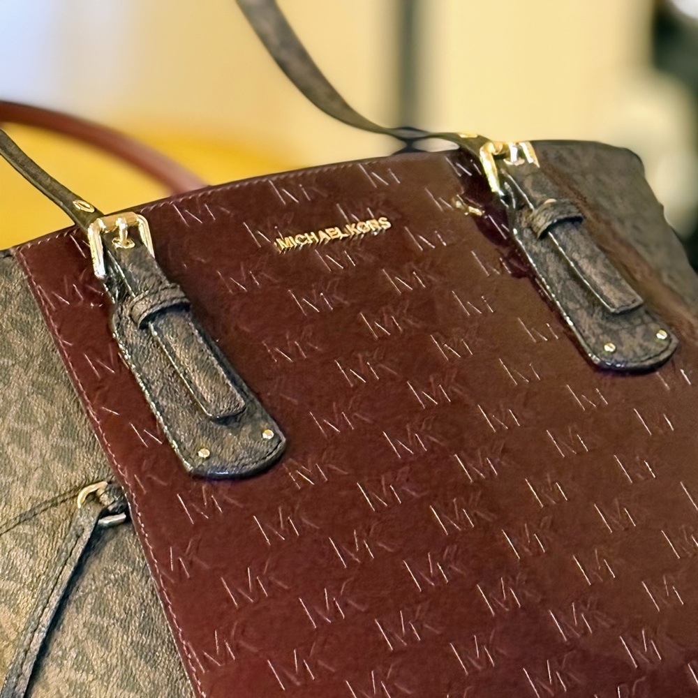 Michael Kors Jet Set Tote Burgundy Patent & Signature Canvas NWOT - Picture 3 of 5